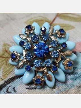 Light Blue Gold Tone Unsigned Vintage Brooch Sapphire Rhinestones Plastic Petals